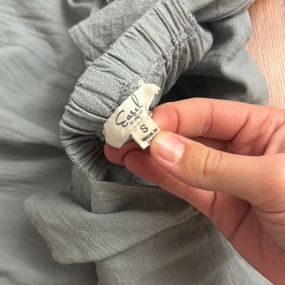 Women's Ruffled Button-Down Top - Picture 3 of 3